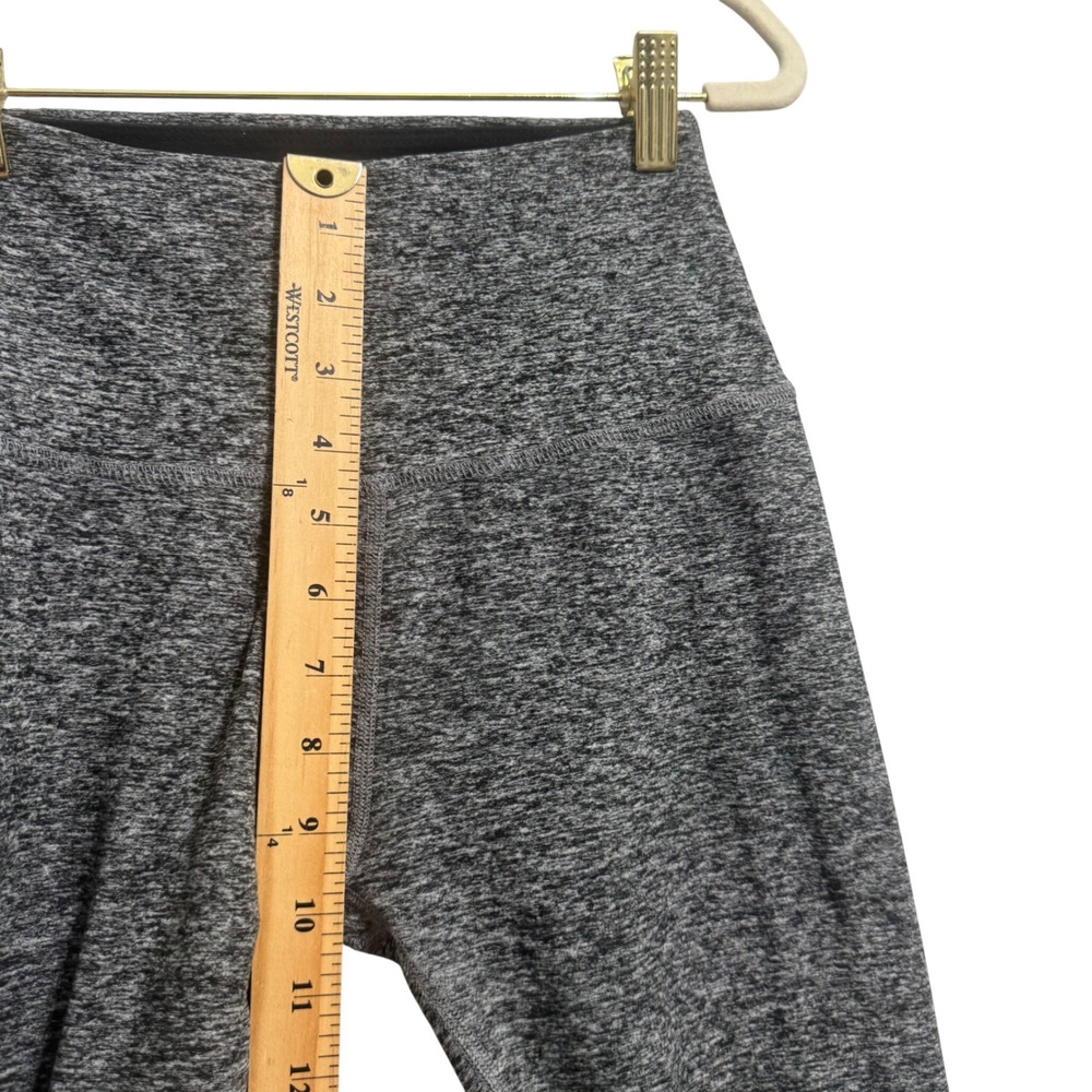 Beyond Yoga Spacedye High Waisted Capri Leggings Womens Small Gray Excellent - Picture 8 of 9
